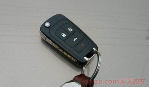 车钥匙拔不下来(钥匙卡住强行拔出会怎么样)  第2张