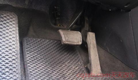 踩油门呜呜响像风吹(车辆油门主要的作用)  第2张