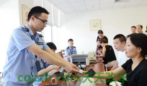 换驾驶证是自带还是现场照(驾驶证相片可以私自更换吗)  第2张