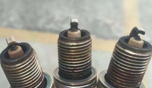 探究一下：汽车多少公里换火花塞(机动车辆火花塞去哪里更换)  第3张