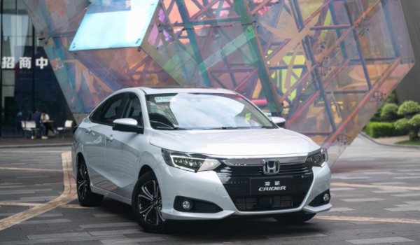 凌派是三缸还是四缸(凌派的车身尺寸数据是什么)  第3张