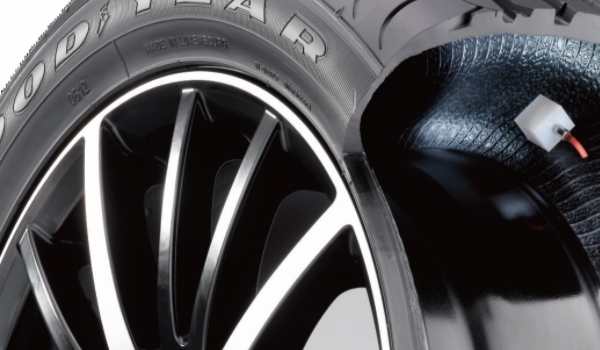 轮胎胎壁划伤有必要换吗(车辆轮胎更换注意事项)  第2张