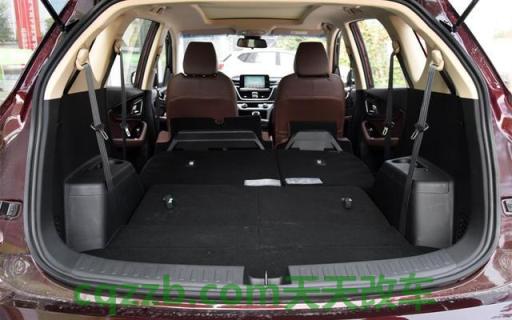 汽车有用：宝骏e300四座新能源车价格 宝骏730后排座椅能放平当床吗