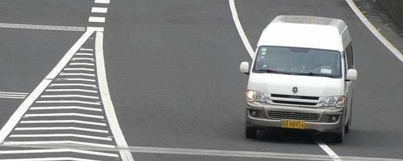 聊一聊：高速上压实线变道一定会被拍到吗(违章违法行为不处理会有什么影响)