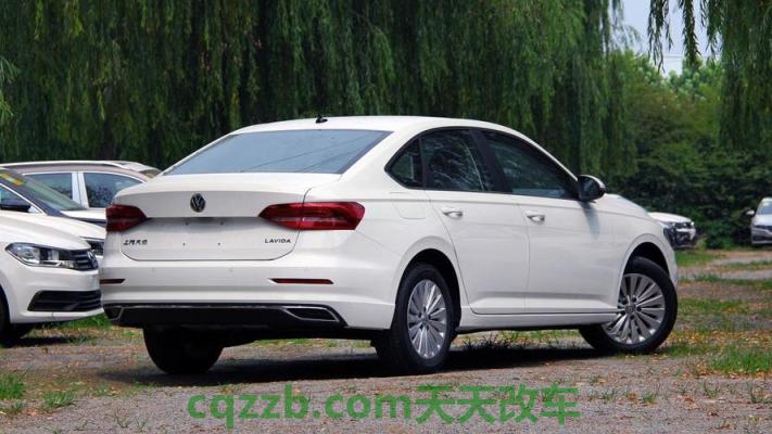 解答：朗逸一公里油耗是多少需要多少钱 朗逸自动挡中配落地得多少钱