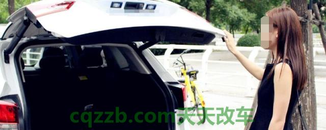 后备箱开锁按哪个(车内开后备箱门)