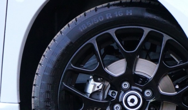 轮胎花纹不一样年检能过吗(车辆轮胎多久更换一次)  第3张