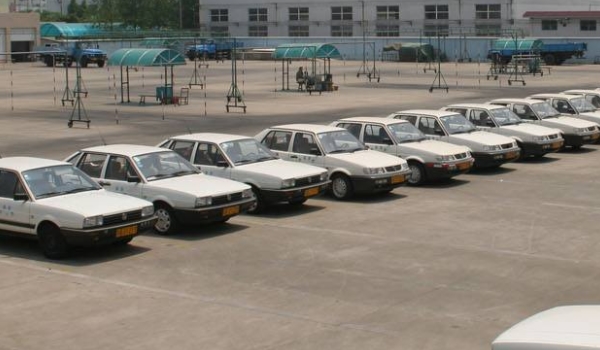 驾校车是什么牌子(考试期间可以换驾校吗)  第2张