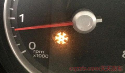 宝马三角形里面雪花警示灯(车辆出现雪花警示标志会影响驾驶吗) 第2张