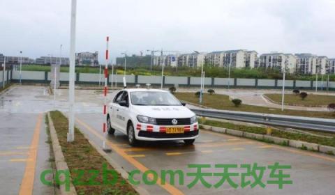 科二先挂一档还是先松手刹(科目二有几个考试项目)  第2张