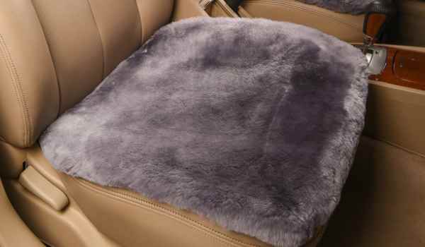 新买的车要不要套坐垫(车辆坐垫多久清洗一次)  第2张
