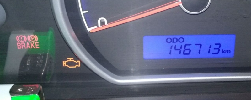 排气系统故障灯亮了还能开吗(三元催化器主要的作用)