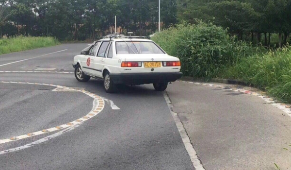 分析一下：科目二五次不过需要重新交学费吗(机动车驾驶证科目二当天可以考几次)  第3张