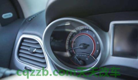 探究:在车里睡觉不开窗户可以吗(改装房车可以上路行驶) 第2张