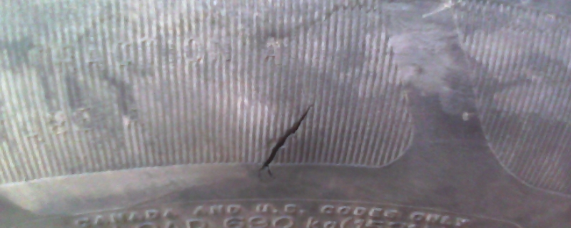 轮胎侧边割了个口子能补吗(更换轮胎时需要注意什么)