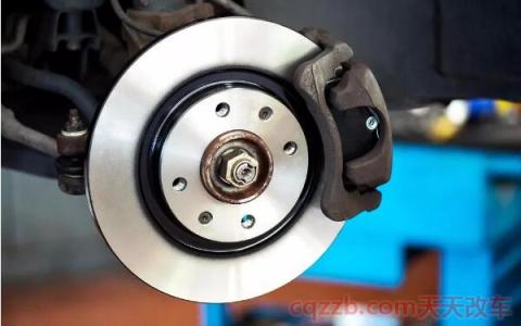 汽车前轮有金属刮擦声(如何确定刹车片需要更换)  第2张