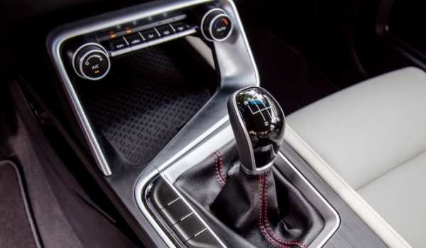 挂一档感觉有东西挡住(机动车辆的一挡什么时候使用) 第2张