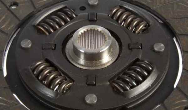 离合器进水之后会有什么影响(机动车辆的正常保养时间)  第3张