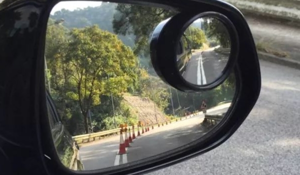 电动后视镜被撞反过去了要紧吗(后视镜可以单独更换镜片吗) 第3张