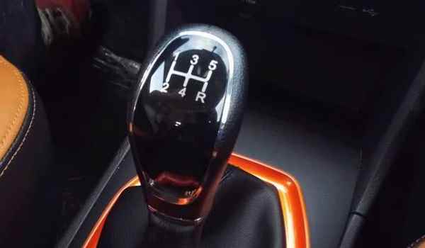 离合踩死是什么状态(离合器片多久更换一次)  第3张