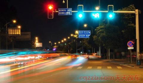 绿灯过了停止线前面堵车变了红灯可以走吗(绿灯通过停车线因为堵车停下了怎么办) 第2张