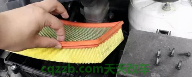 解读：三滤多久换一次(机动车辆更换空气滤芯方便吗)