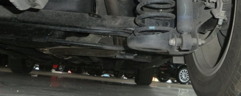 卡罗拉底盘容易磕坏吗(卡罗拉的车身尺寸数据是什么)