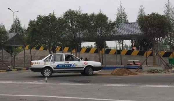 自动挡科二多少分就合格(机动车驾驶证的考试时间限制)  第3张