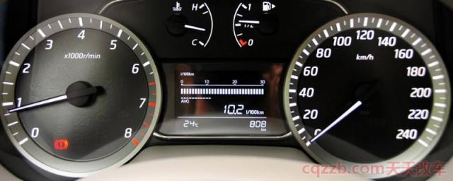 轩逸熄火了仪表盘有小红车亮(轩逸车辆尺寸是多少)  第1张
