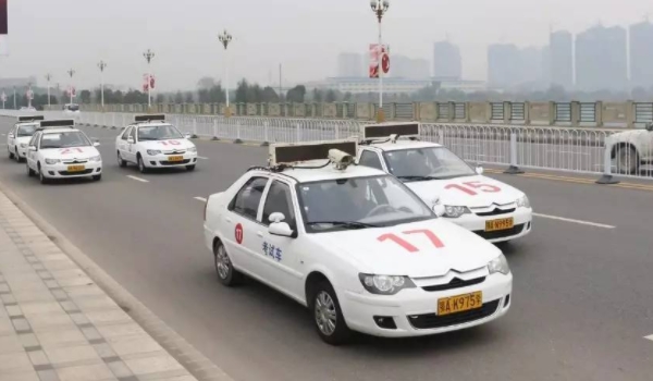 科目三的考官是交警还是教练(科目三考试的时间限制)  第2张