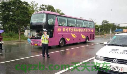 开大巴车的什么驾驶证(开大巴车除了驾驶证还需要哪些证件)  第2张