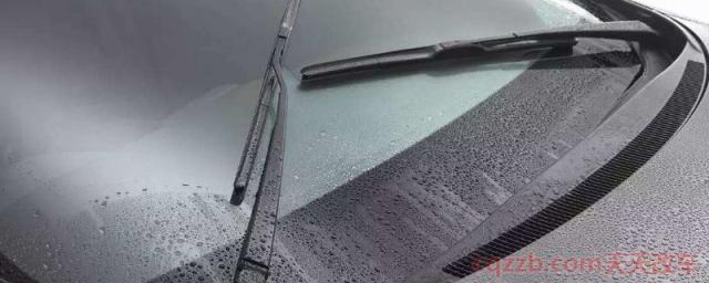 雨刷旁边的INT(车辆雨刷器多久更换一次)