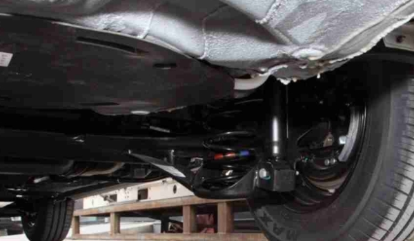 汽车底盘被磕到滴水有事吗(喷涂装甲喷涂需要办理备案登记手续吗)  第2张