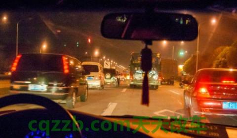 说一说：晚上开车开什么灯(夜晚行车需要注意什么)  第3张