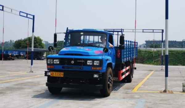 b2科目二都考哪些项目(机动车驾驶证科目二考试的注意事项)  第2张