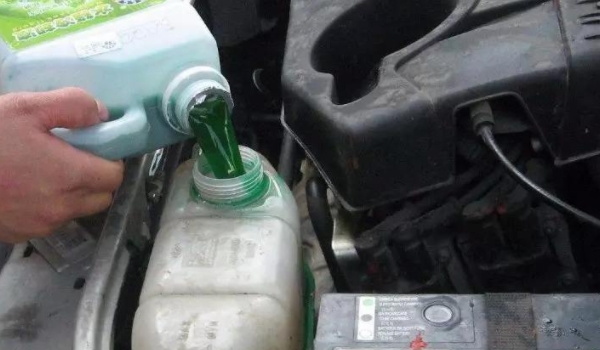 解说:汽车用加防冻液吗(机动车辆防冻液多久更换一次) 第3张