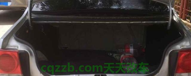 后备箱无故自动弹开怎么处理(车辆后备箱都匹配有哪些配置)  第1张