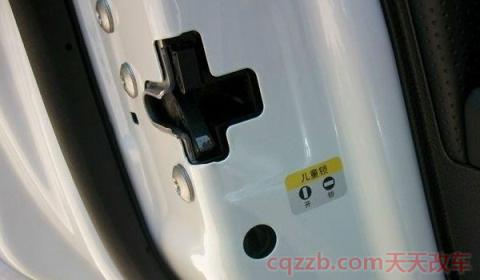 车门锁卡扣不回弹(车辆中控锁失灵怎么办)  第3张