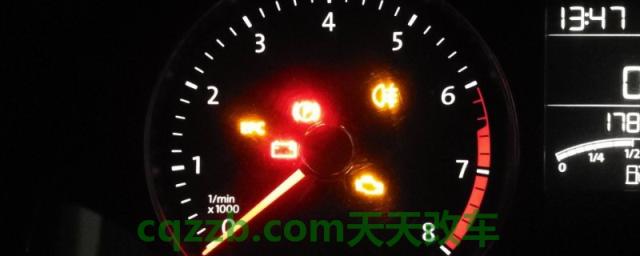 后雾灯点亮标志(后雾灯点亮的条件)