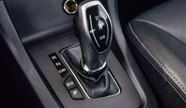 解读:自动挡的车有离合器吗(自动挡车辆驾驶的注意事项) 第2张