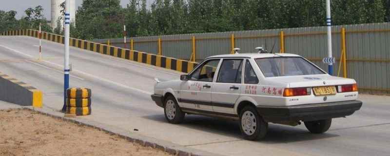 自动挡科二多少分就合格(机动车驾驶证的考试时间限制)