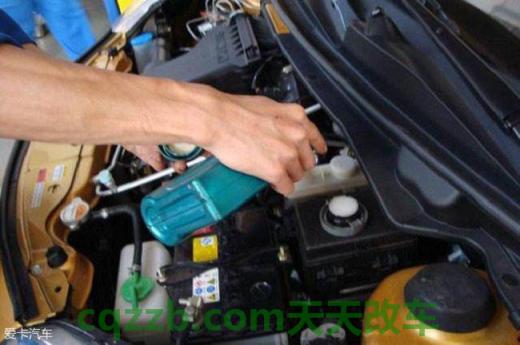 解答汽车：新车第一次机油什么时候换? 新车该买哪些保险
