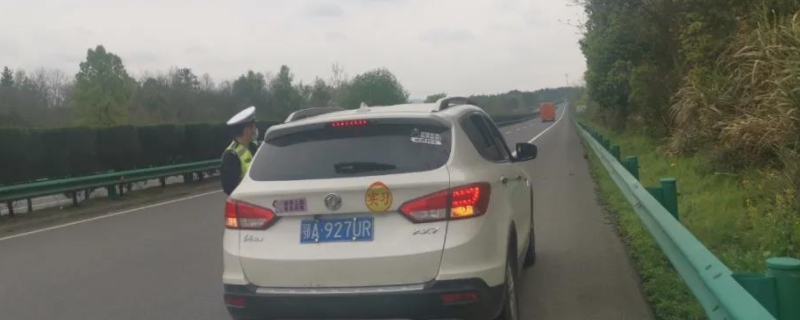 高速发生事故堵车可以走应急车道吗(占用高速公路应急车道如何处罚)