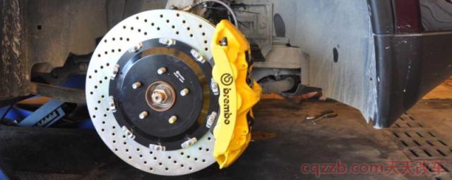 踩刹车有咯噔异响(刹车片多长时间更换一次) 第1张
