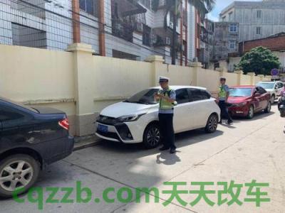 了解：车被交警扣了周六周日能取吗 撞到车后门是谁的责任  第1张