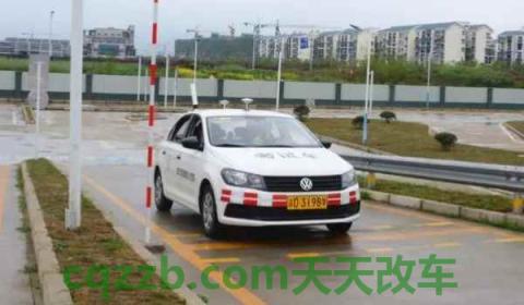 左倒库的时候左边窄了怎么办(机动车驾驶证科目二考试有几个考试项目)  第2张