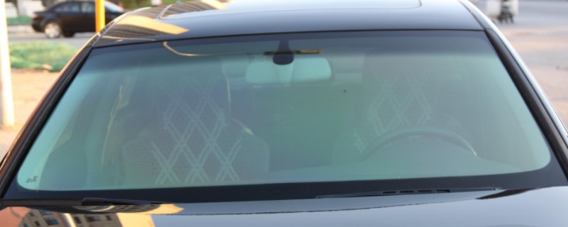 贴膜里面有毛要紧吗(车辆玻璃贴膜的注意事项)