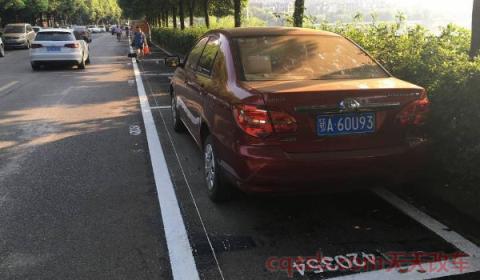 路边划线停车位有几种(路边停车需要注意什么)  第2张