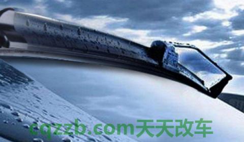 车玻璃上的贴纸胶痕迹怎么去除(汽车玻璃使用的注意事项)  第3张