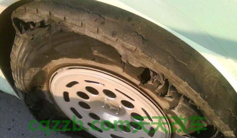 车胎爆了(车爆胎了可以找保险公司吗)  第2张